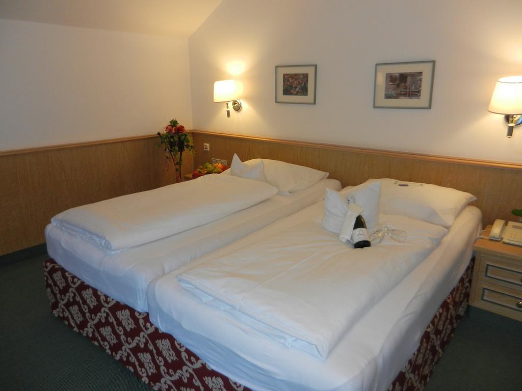 Hotel Am Kofel - Gesundheitszentrum Оберамергау Стая снимка