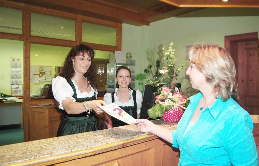 Hotel Am Kofel - Gesundheitszentrum Оберамергау Екстериор снимка