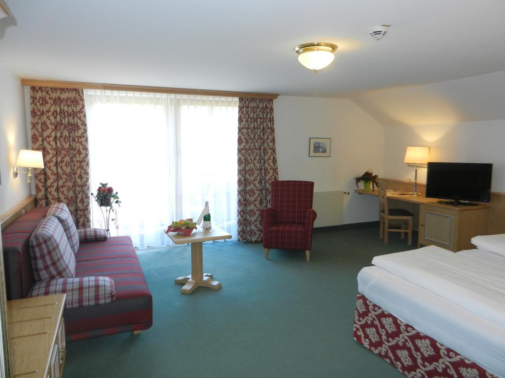 Hotel Am Kofel - Gesundheitszentrum Оберамергау Екстериор снимка